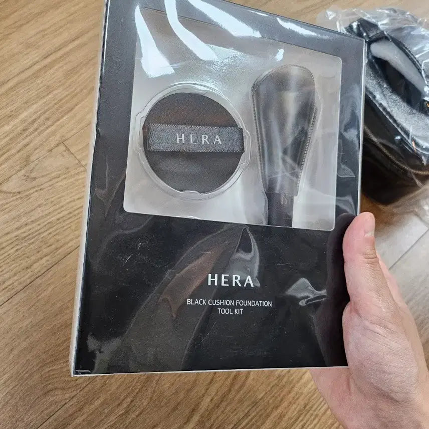 [SOLD OUT] 헤라 블랙쿠션 파운데이션 툴 키트 파우치 세트