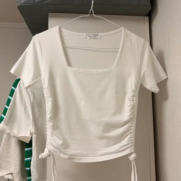 [BUNJANG] Square Neck Shirred Short Sleeve T-Shirt / 스퀘어넥 셔링 반팔 티셔츠