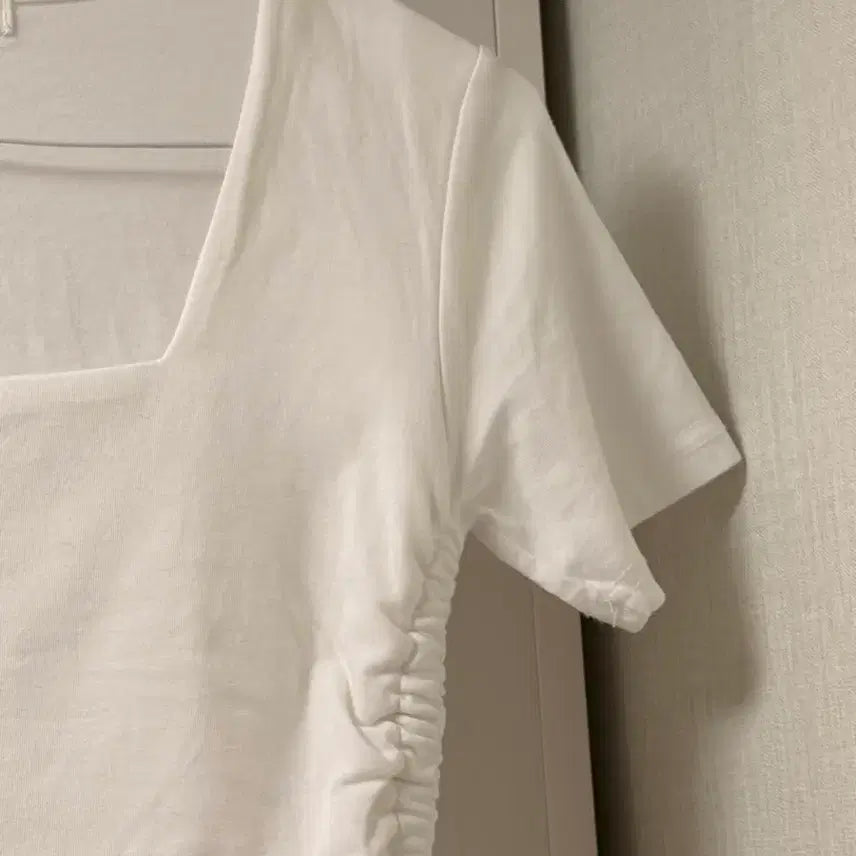 [BUNJANG] Square Neck Shirred Short Sleeve T-Shirt / 스퀘어넥 셔링 반팔 티셔츠