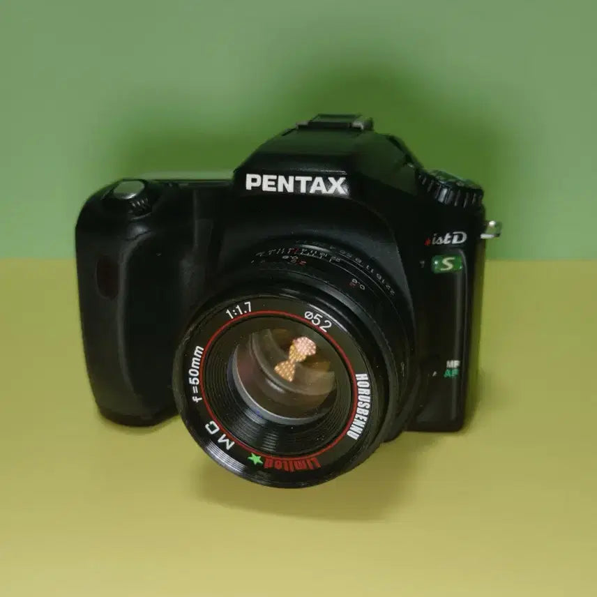 [BUNJANG] Pentax ist ds DSLR Camera with 50mm Lens, Eneloop Charger, and Batteries / 펜탁스 ist ds (렌즈, 에네루프 충전기포함)