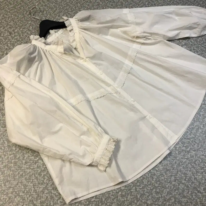 [BUNJANG] Without Summer Oversized Balloon Puff Lace Frill Ruffle Blouse Shirt / 위드아웃썸머 오버핏 벌룬 퍼프 레이스 프릴 러플 블라우스 셔츠 바스락
