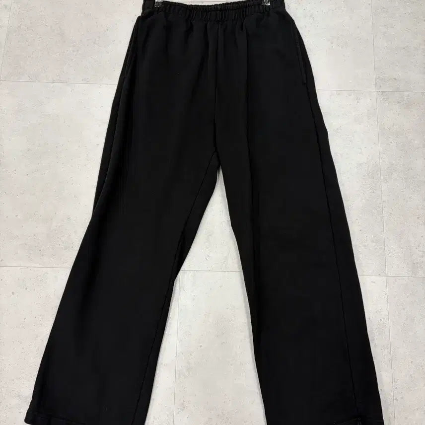 [SOLD OUT] 어텐즈 제니 스웻팬츠 블랙