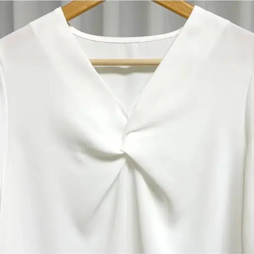 [SOLD OUT] 꼬임 블라우스 화이트