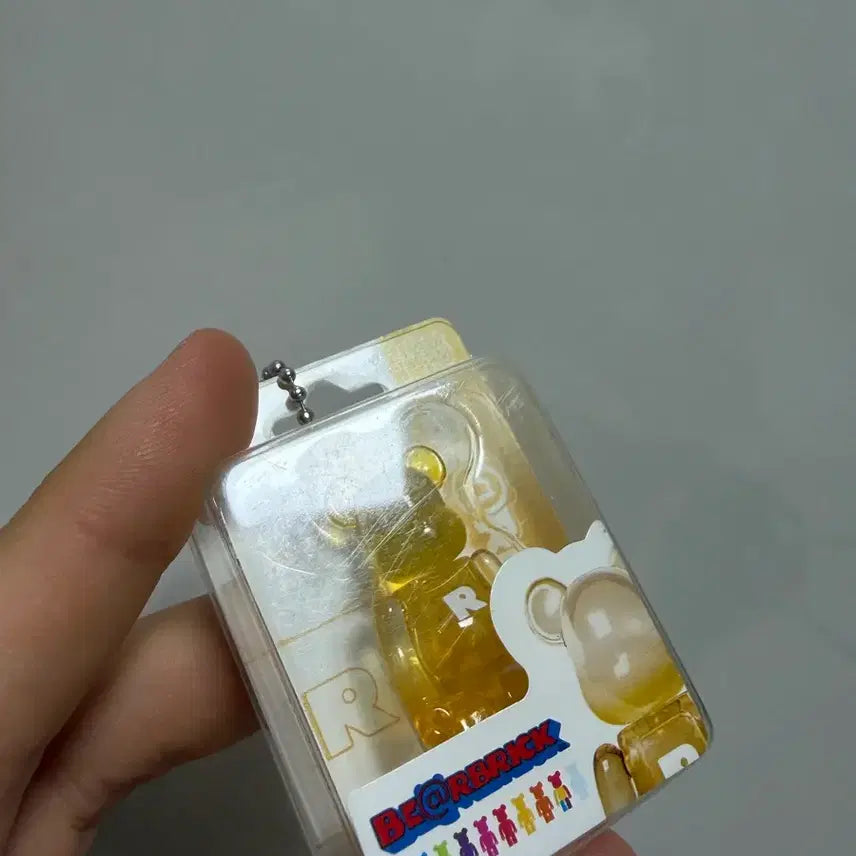[BUNJANG] Bearbrick Package Miniature Charm Collection Clear Yellow / 베어브릭 패키지 미니어쳐 챰 컬렉션 가챠 클리어 옐로우
