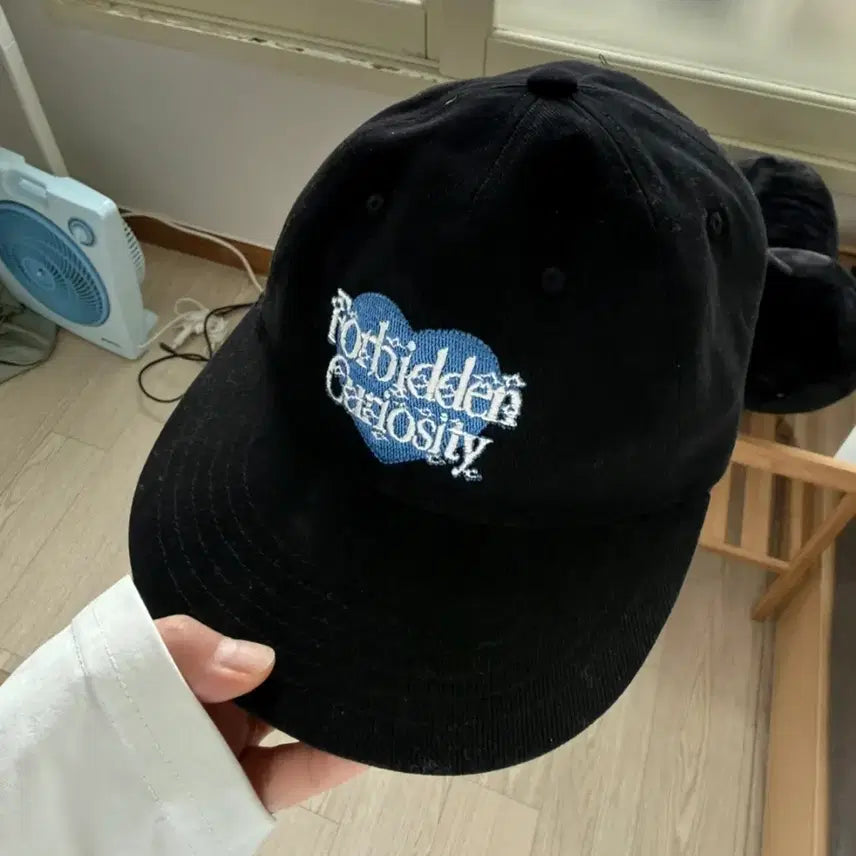 [BUNJANG] Black Heart Embroidery Ball Cap / 블랙 하트 자수 볼캡
