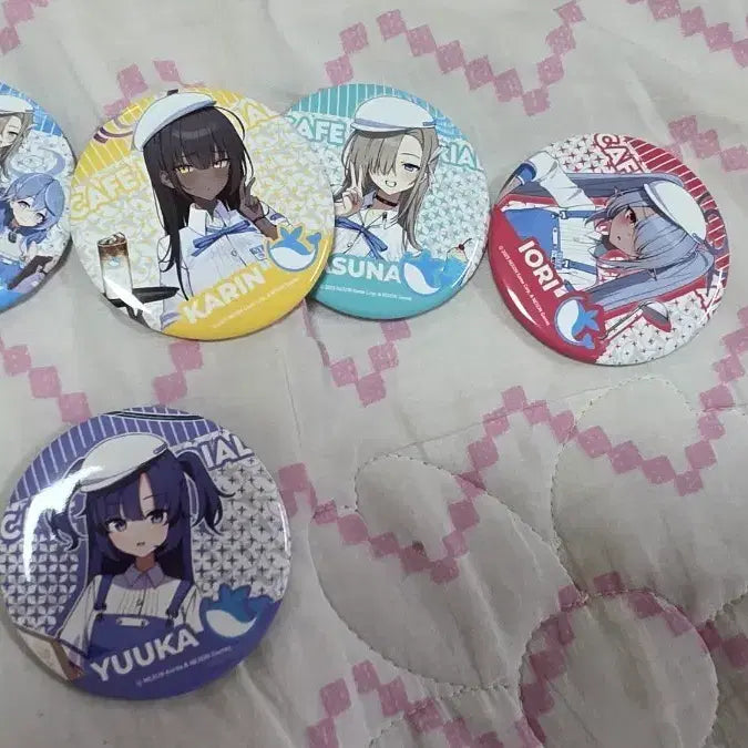 [BUNJANG] Blue Archive Cafe Memorial Can Badge Set (Asuna, Karin, Iori, Yuuka) / 블루아카이브 카페 메모리얼 캔뱃지 아스나 카린 이오리 유우카