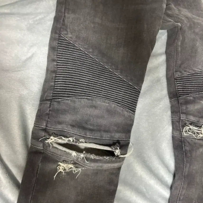 [BUNJANG] Balmain Black Biker Jeans / 발망 블랙 바이커진 데미지