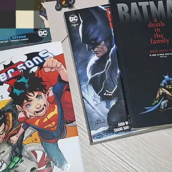 [BUNJANG] DC Comics Graphic Novel: Super Sons - The Death of Supermen, Under the Red Hood / dc 코믹스 그래픽노블 슈퍼선즈 패밀리의 죽음 언더 더 레드후드 배트맨