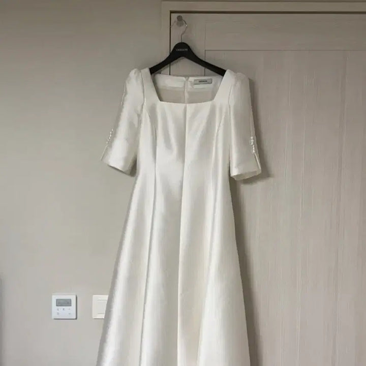 [BUNJANG] Dress White Silk Square Neck Puff Sleeve Flare Dress / 드레썸
