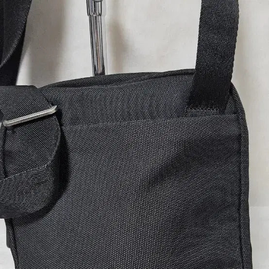 [BUNJANG] Mandarina Duck Crossbody Bag Black / 만다리나덕 크로스백 블랙
