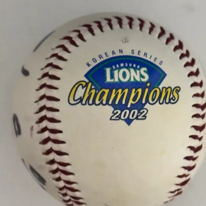 [BUNJANG] 2002 Samsung Lions KBO Championship Commemorative Ball Signed by Lee Seung-yuop &amp; Kim Eung-yong / (급처) 2002년 삼성 코시 우승기념볼 이승엽+김응용 싸인볼 팝니다