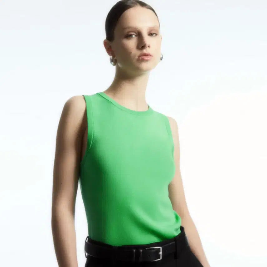 [BUNJANG] COS Minimal Sleeveless Top Size 66 / COS 미니멀 슬리브리스 탑 66 새상품