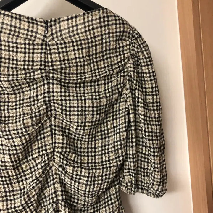 [BUNJANG] Jill Stuart New York Italian Pleated Blouse with Gold Thread / 질스튜어트뉴욕 이태리 셔링 고가라인 블라우스 금사 하객룩 결혼식