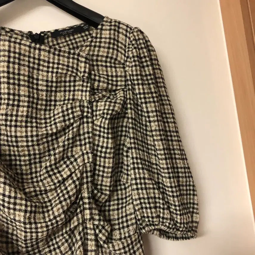 [BUNJANG] Jill Stuart New York Italian Pleated Blouse with Gold Thread / 질스튜어트뉴욕 이태리 셔링 고가라인 블라우스 금사 하객룩 결혼식