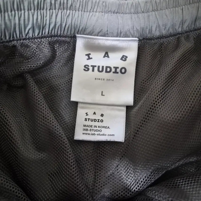 [BUNJANG] IAB Studio Woven Nylon Shorts - Size L / 아이앱스튜디오 우븐 나일론쇼츠 L사이즈팝니다