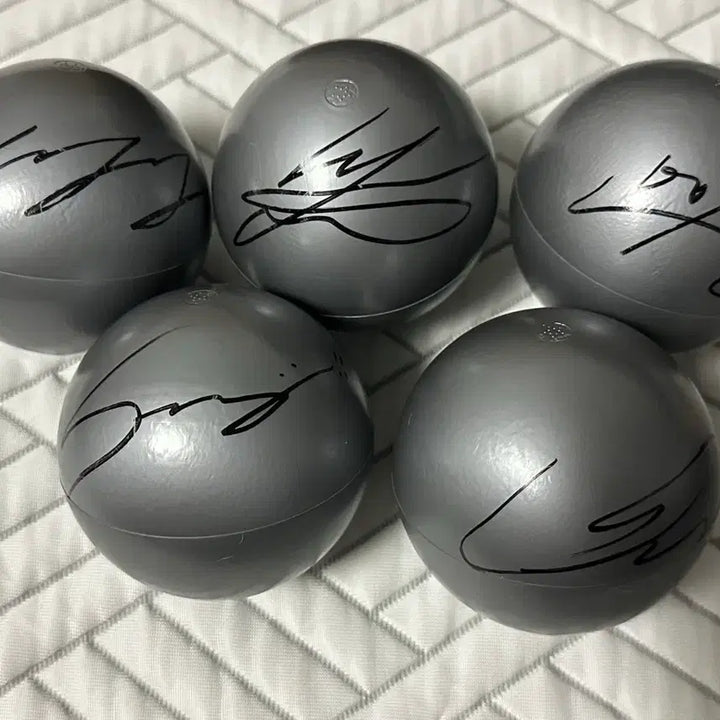 [BUNJANG] fromis_9 2026 Concert Autographed Ball Set / 프로미스나인 2026 앙콘 사인볼 세트