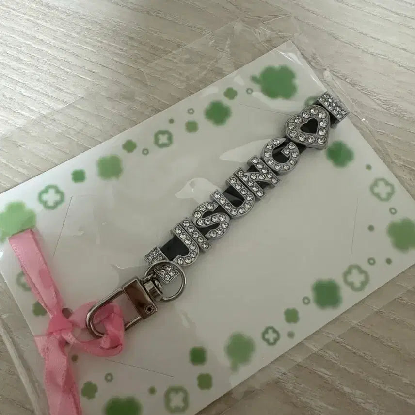 [BUNJANG] Jisung Cubic Strap Keychain / 지성 큐빅 스트랩 키링