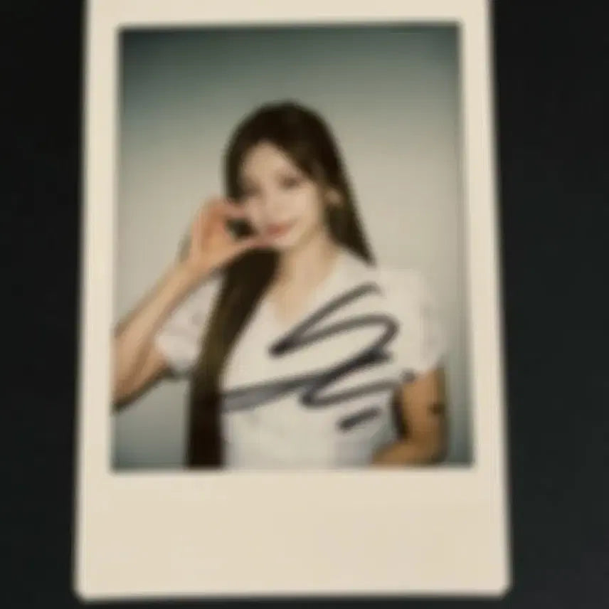 [BUNJANG] ITZY Yeji Signed Polaroids Lucky Draw / ITZY motto 있지 예지 싸인폴라 양도