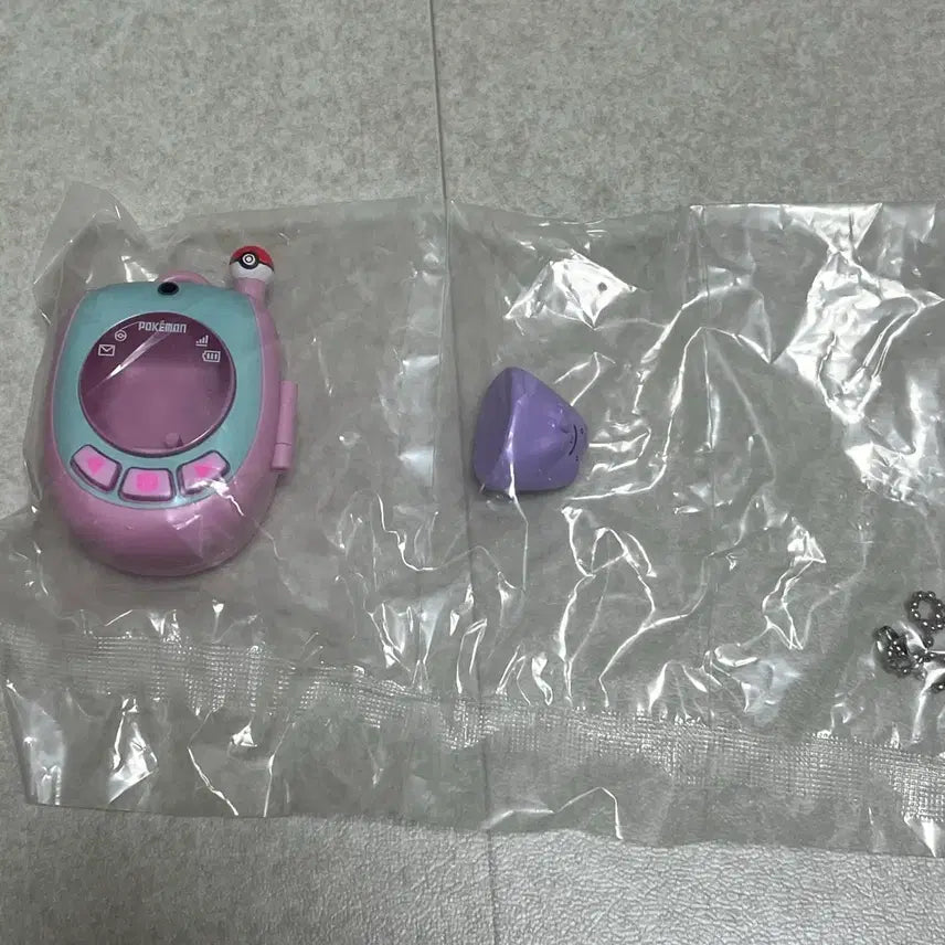 [BUNJANG] Pokemon Metamon Feature Phone Charm (Asking Pose) Unsealed / 포켓몬스터 메타몽 피처폰 키링 부탁하는 중 미개봉