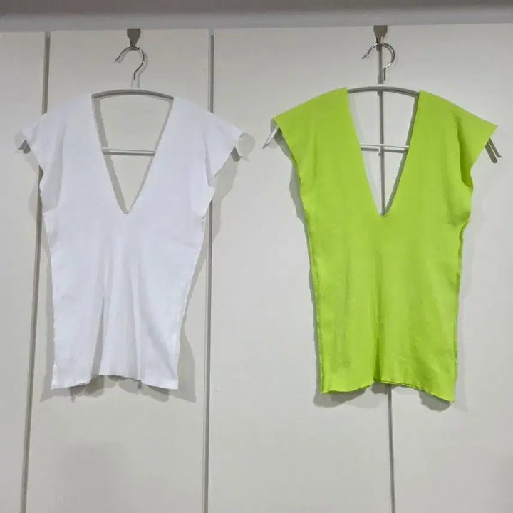 [BUNJANG] V-Neck Sleeveless Tank Top White/Lime / 브이넥 민소매 나시  티셔츠 화이트/라임