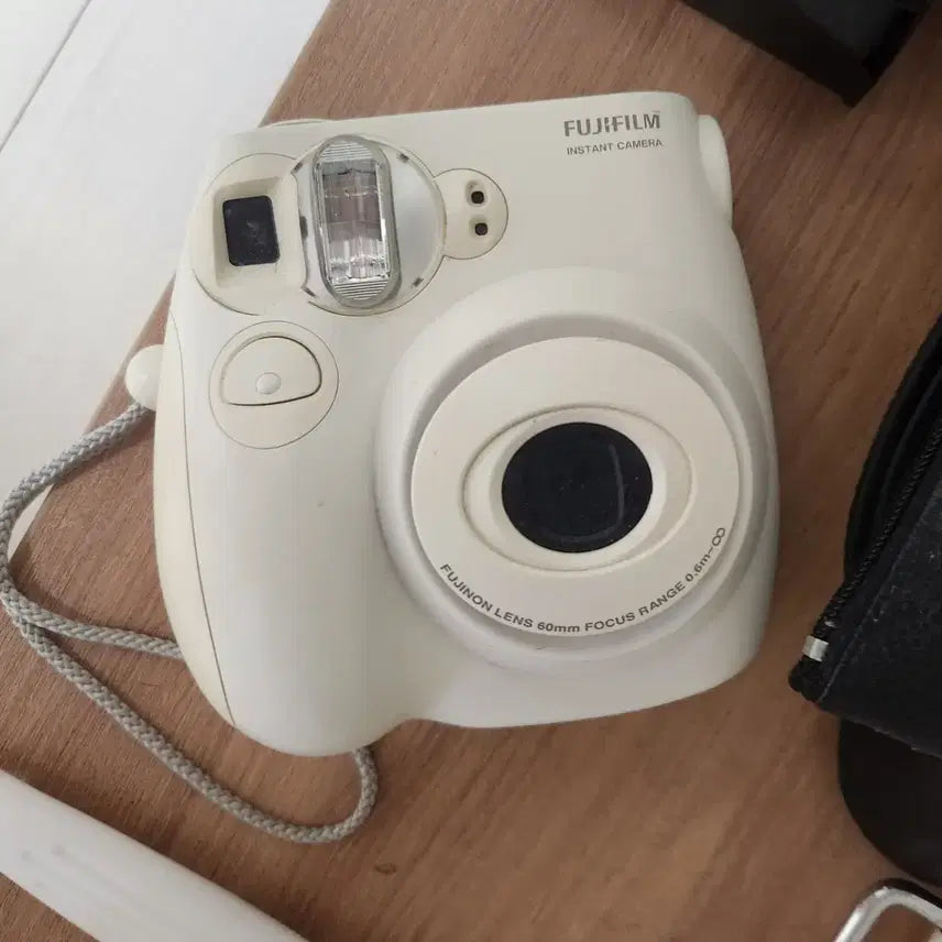 [BUNJANG] Fujifilm Instax Camera White / 후지필름 인스탁스 카메라 화이트