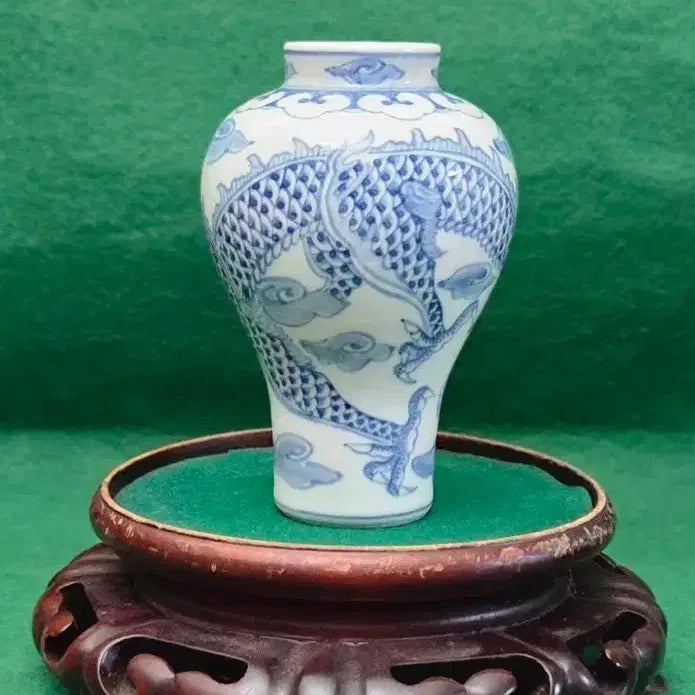 [BUNJANG] Celadon Porcelain Vase with Dragon and Cloud Motif (Height: 15.5cm) / *청화백자 운룡문 소형 매병 도자기((높이:15.5cm)