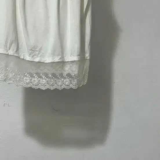 [BUNJANG] Japanese Vintage Lace Camisole Sleeveless Top / 일본 빈티지 레이스 나시 슬리브리스