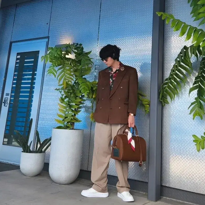 [BUNJANG] BTS V Boston Bag Leather Bag / BTS 방탄소년단 뷔 제작 보스턴백 가죽 가방