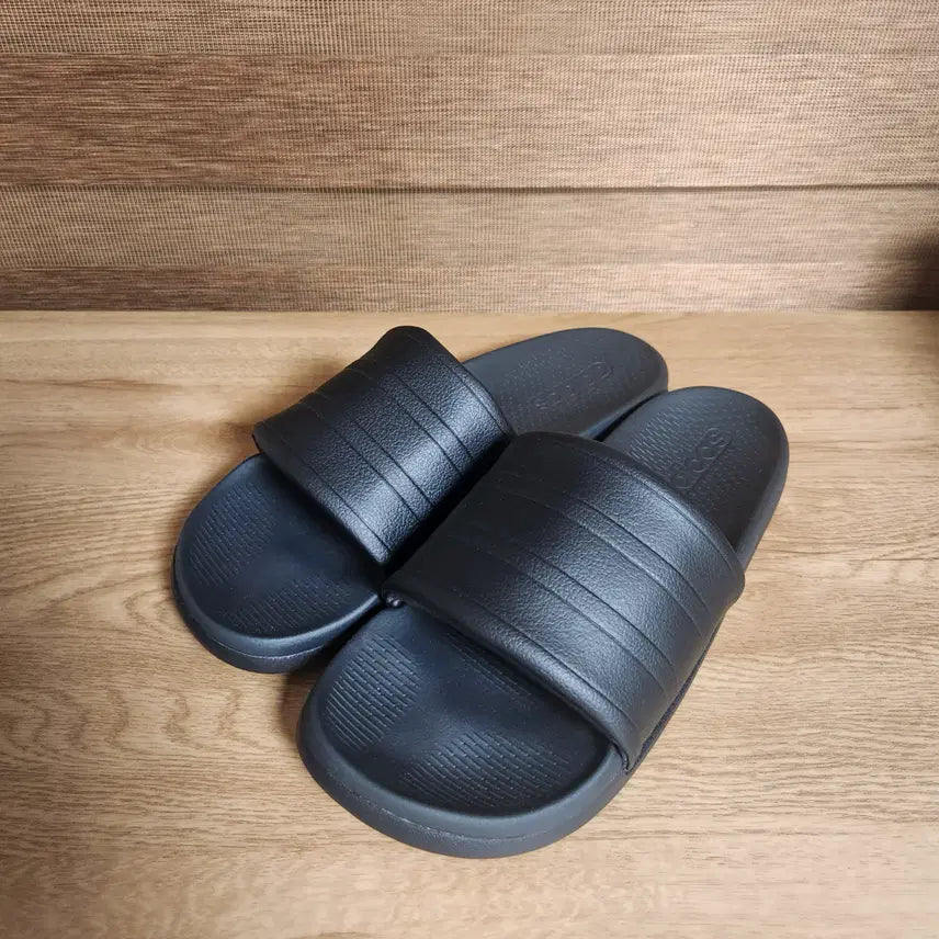 [BUNJANG] Adidas Adilette Comfort 2.0 Slides (HQ2467) Size 275 / 아디다스 아딜렛 컴포트 2.0 슬라이드(HQ2467) 275사이즈