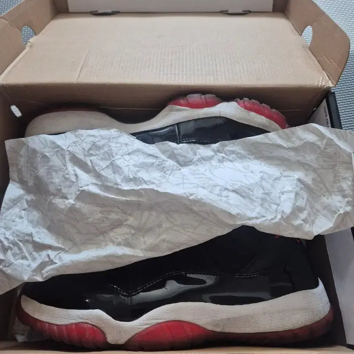 [BUNJANG] Air Jordan 11 Bred Mid (2012) / [275]조던11 브레드 미드