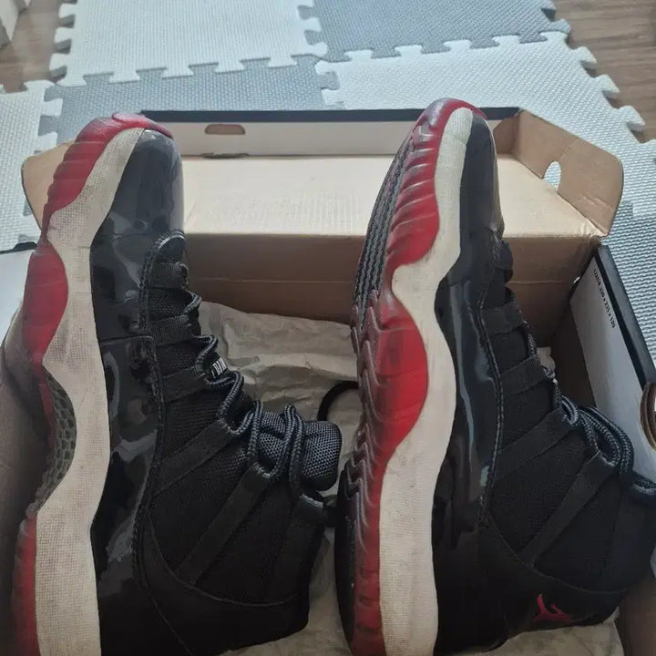 [BUNJANG] Air Jordan 11 Bred Mid (2012) / [275]조던11 브레드 미드