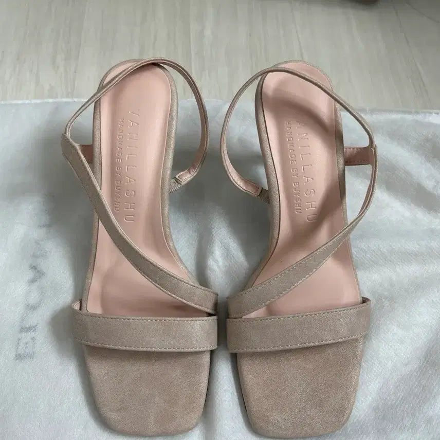 [SOLD OUT] 바닐라슈 스트랩 샌들 베이지