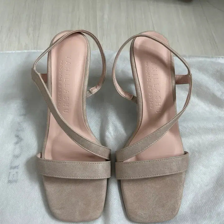 [SOLD OUT] 바닐라슈 스트랩 샌들 베이지