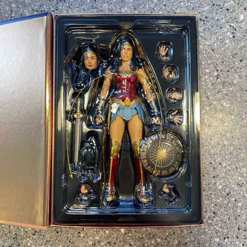 [BUNJANG] Wonder Woman 1/9 Scale Figure / 원더우먼 1/9 스케일 피규어
