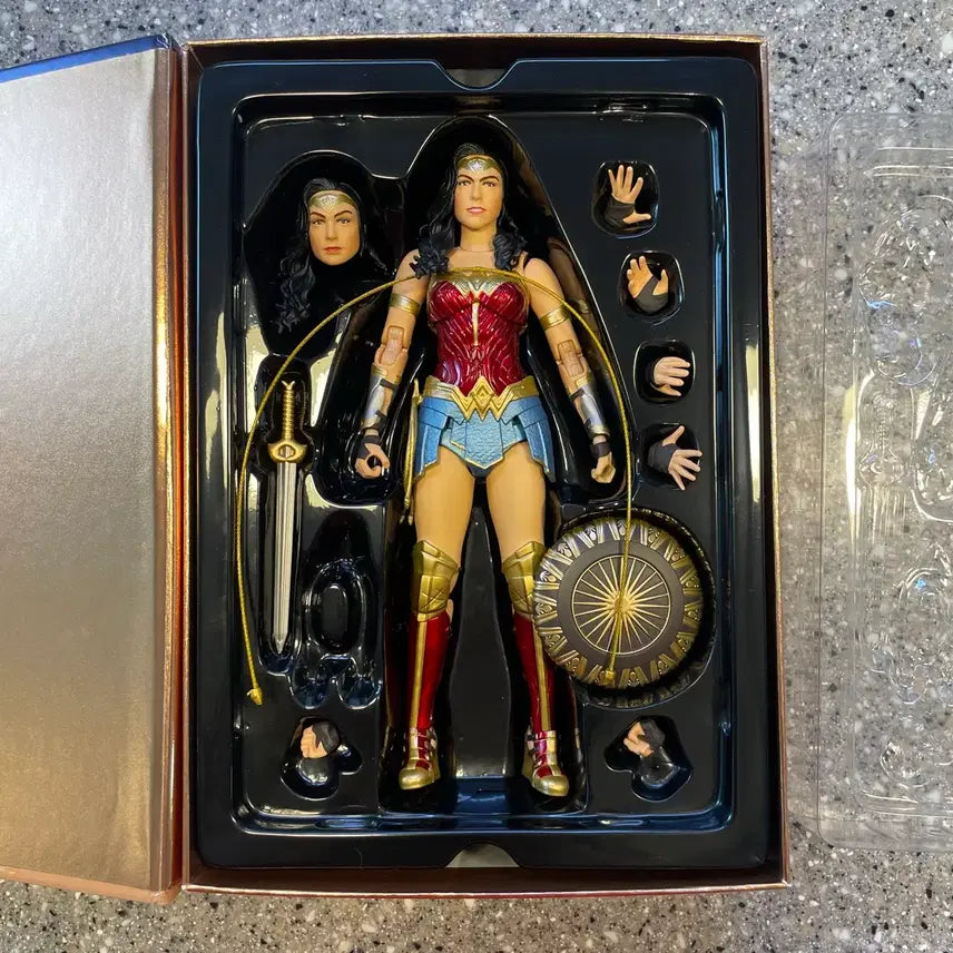 [BUNJANG] Wonder Woman 1/9 Scale Figure / 원더우먼 1/9 스케일 피규어