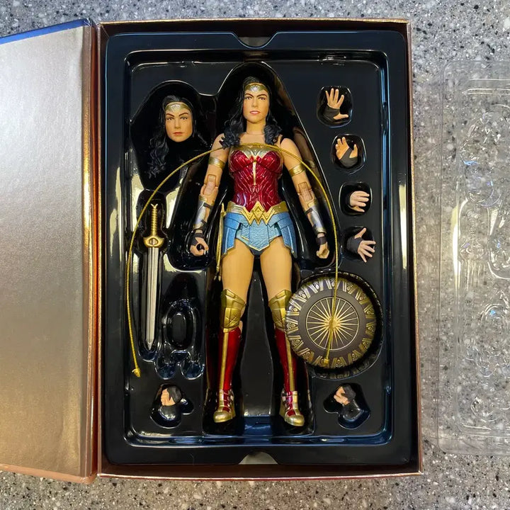 [BUNJANG] Wonder Woman 1/9 Scale Figure / 원더우먼 1/9 스케일 피규어