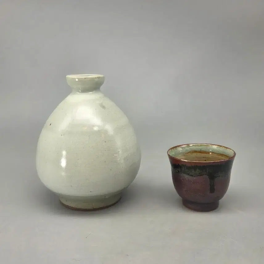 [BUNJANG] Tocheong Hong Jaepyo Buncheong Ware Celadon Iron-Painted Leaf Pattern Vase and Iron Glazed Cup Set / 도자기 명장  토정 홍재표 분청사기 철화삼엽문 간병 철유 잔