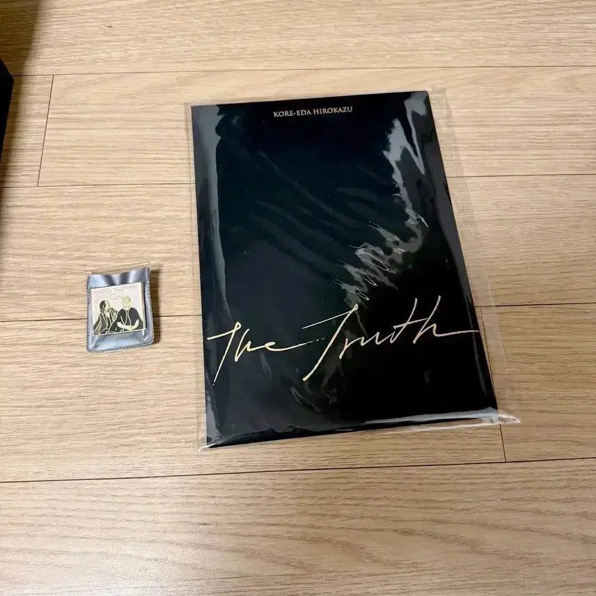 [BUNJANG] Hirokazu Kore-eda Film Memorabilia Collection / 고레에다 히로카즈 엽서 패키지 파비안느에 관한 진실 아티스트 뱃지 포스터