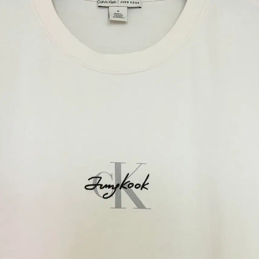[BUNJANG] Calvin Klein Jungkook Short Sleeve T-Shirt / 켈빈클라인 정국 반팔 M
