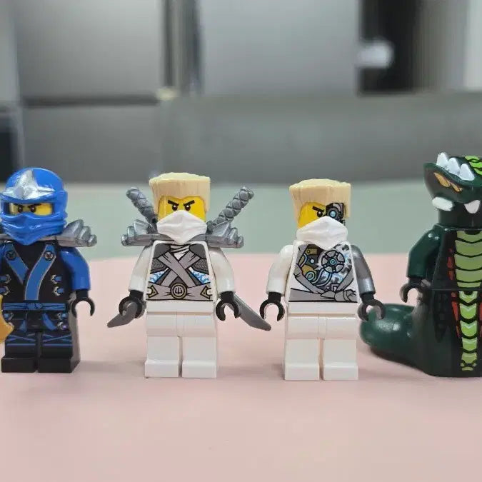 [BUNJANG] LEGO Ninjago Kai, Jay, and Zane Figures / 닌자고 데미지&amp;스톤아머 쟌, 기모노 제이, 엑시디쿠스 피규어 판매합니다