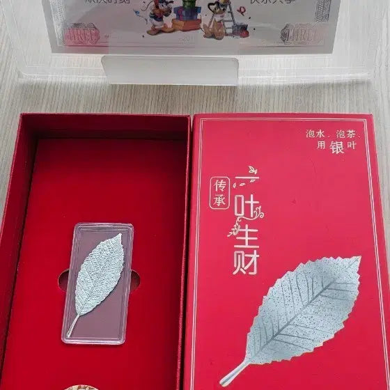[BUNJANG] 2015 Disney Commemorative Silver Banknote 3g &amp; Leaf-Shaped Item Bundle Set / 2015년 70등급 디즈니 기념 은지폐 3g 외 2종 일괄