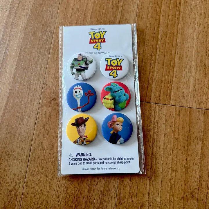 [BUNJANG] Toy Story 5 IMAX Poster &amp; Pin Badge Set / 토이스토리5 아이맥스 포스터 IMAX 뱃지 핀뱃지캔뱃지 디즈니픽사영화