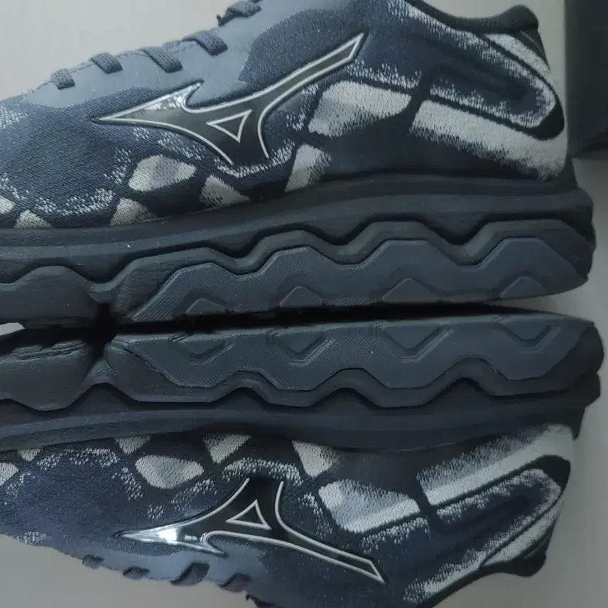 [BUNJANG] Mizuno Wave Horizon 7 Stability Running Shoes (J1GC242653) 28cm / 미즈노 웨이브호라이즌7 J1GC242653 러닝화(안정화) 280사이즈
