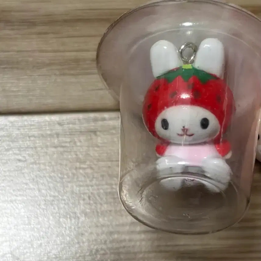 [BUNJANG] Usagizukin Strawberry Figure Keychain / 우사즈킨 딸기 피규어  키링