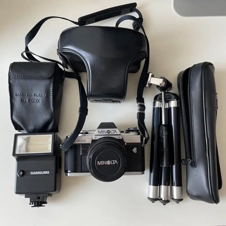 [SOLD OUT] 미놀타 X-300(F1.4 렌즈, 플래시, 삼각대)