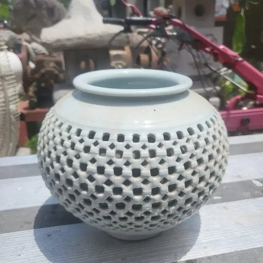 [BUNJANG] Celadon Inlaid Vase / 청자 투각 항아리