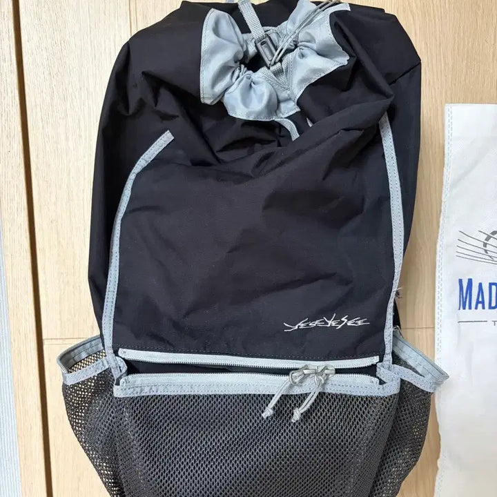 [BUNJANG] YESEYESEE Y.E.S Rushed Carapace Knapsack Black Backpack / 예스아이씨 백팩