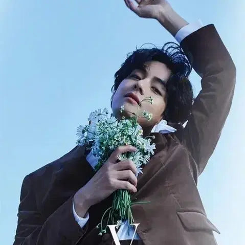 [BUNJANG] Vogue Korea V Cover + Esquire BTS Cover + V Photobook Set / 방탄소년단 뷔 Me myself 포트폴리오 외 화보집 일괄