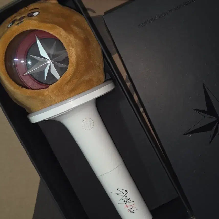 [BUNJANG] Stray Kids 2nd Generation Official Light Stick / 스트레이키즈 응원봉 2세대 박스