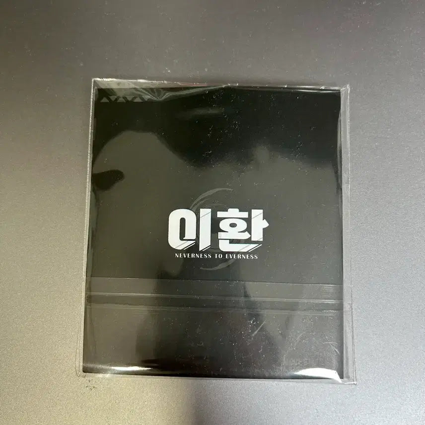 [BUNJANG] Leehwan Lacrimosa Carabiner Keyring / 이환 라크리모사 카라비너 키링